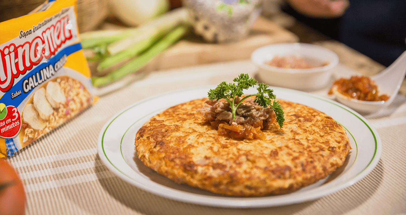 5.-Tortilla-con-Fideos,-Atún-y-Hogao