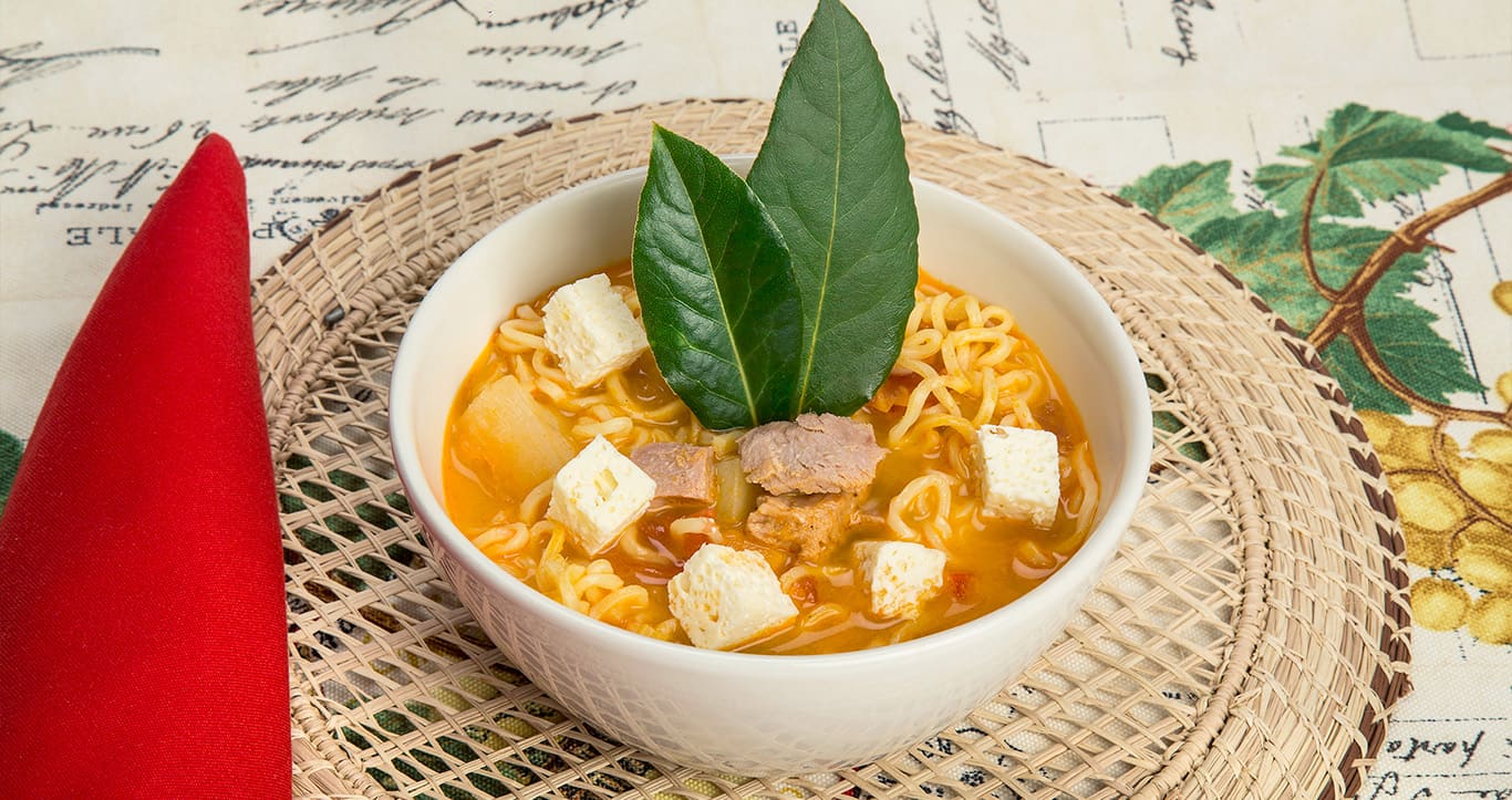 11. Sopa de Queso del Pacífico con Fideos