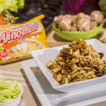 Fideos con Verduras y Pollo Teriyaki