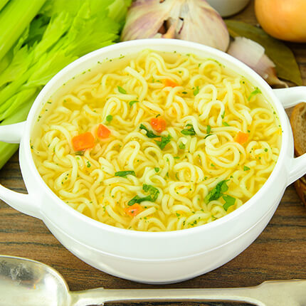 Sopa instantánea con fideos preparación básica