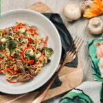 Fideos Salteados con Carne y Verduras